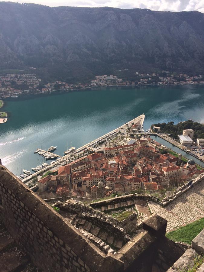 Апартаменты Chic & Stylish With Seaview-Terrace - Kotor Indah Экстерьер фото